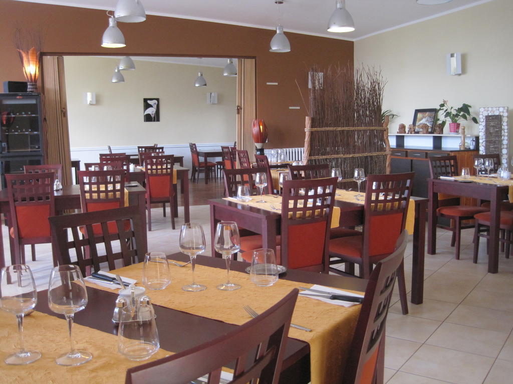 Hotel Restaurant Rive Gauche Bessines-sur-Gartempe Exterior photo